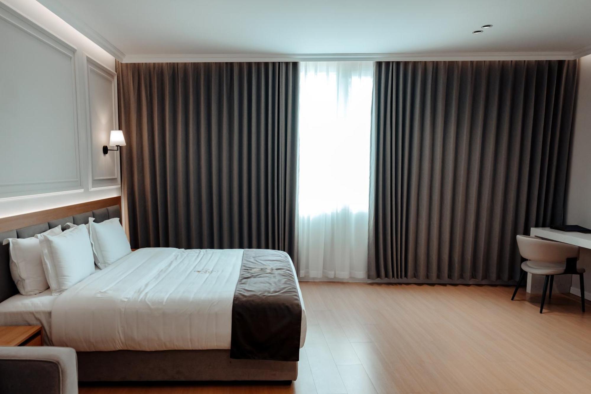 Holiday Hotel Rinas Exterior photo