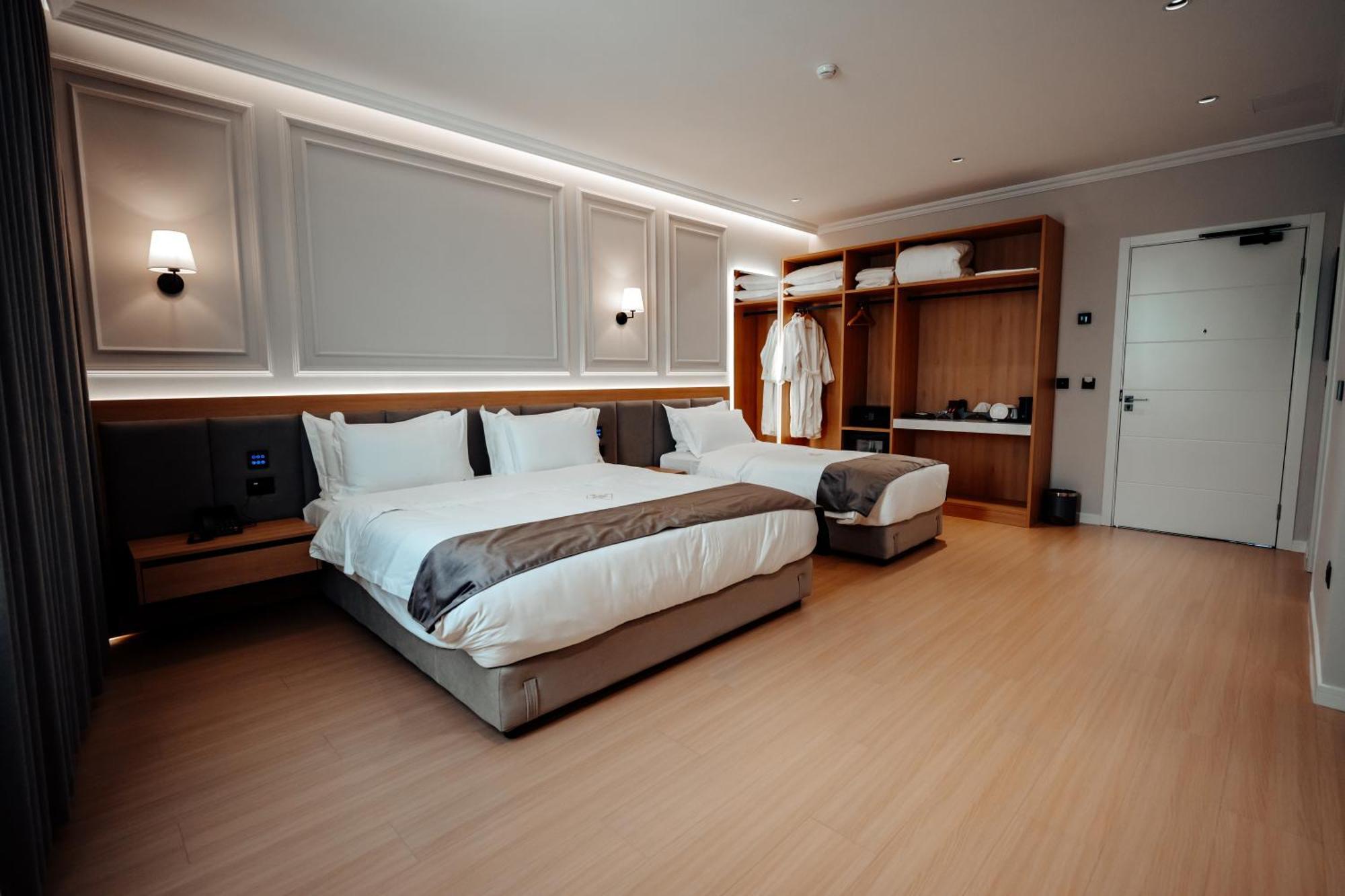Holiday Hotel Rinas Exterior photo