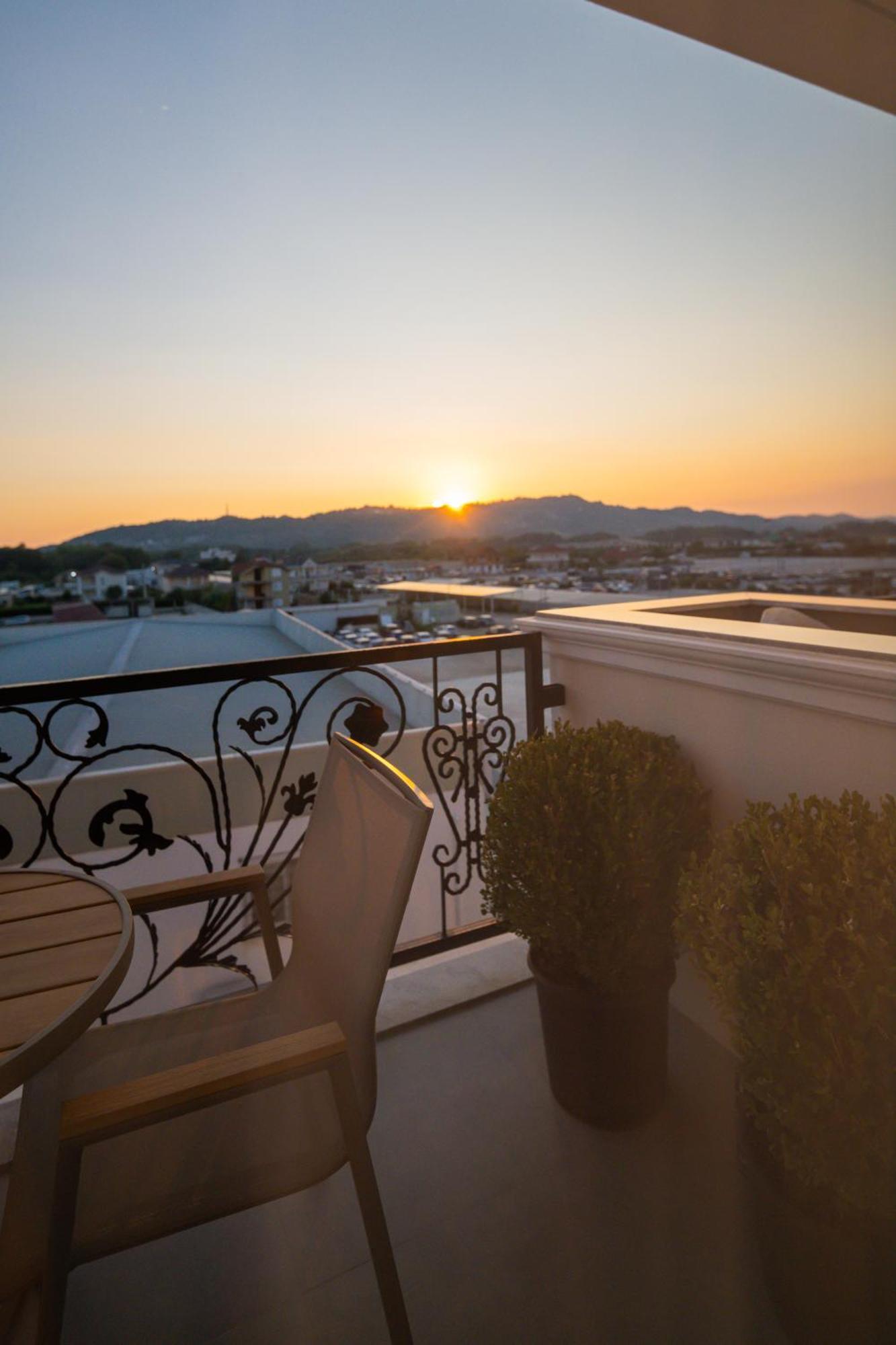 Holiday Hotel Rinas Exterior photo