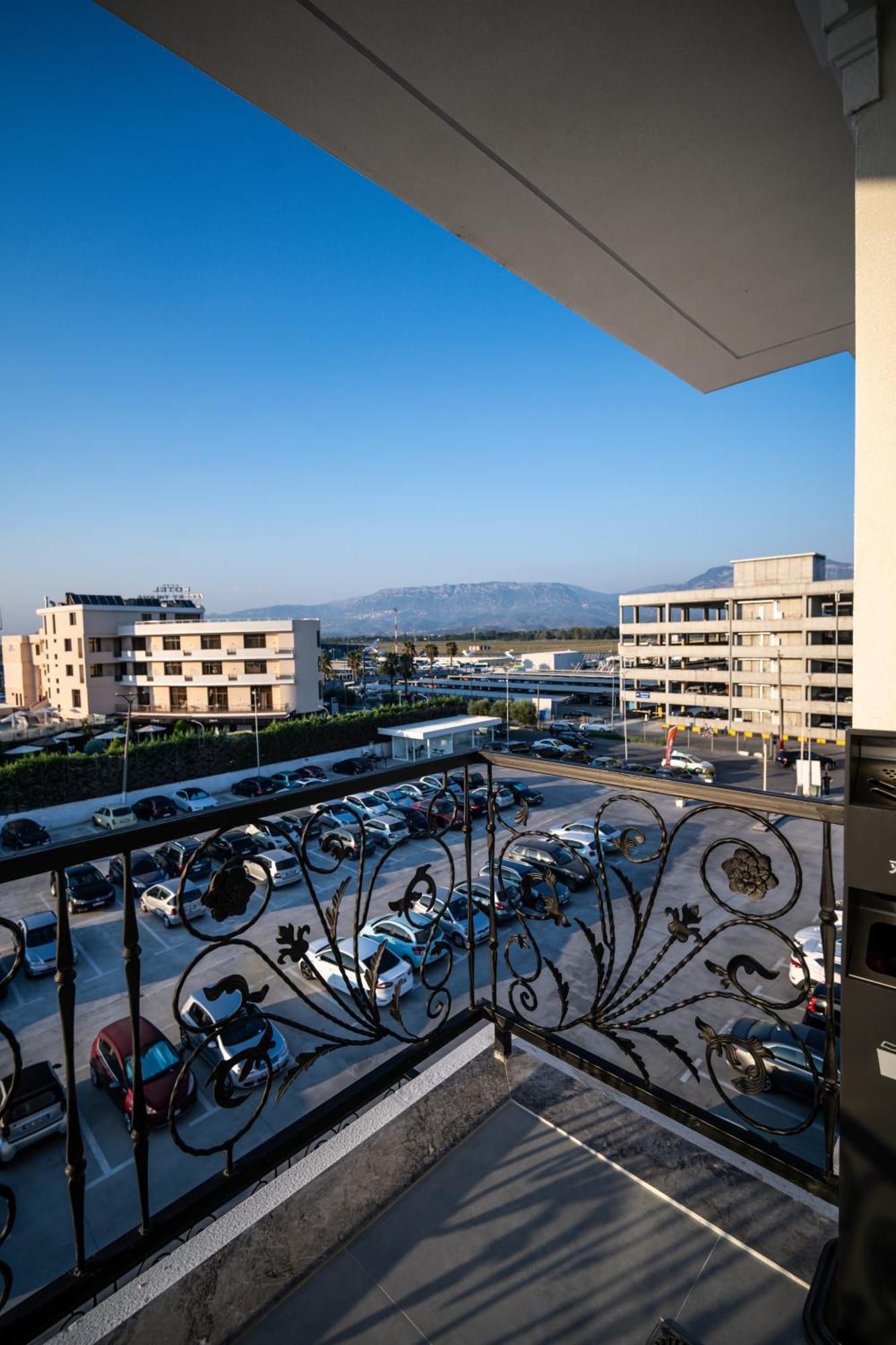 Holiday Hotel Rinas Exterior photo